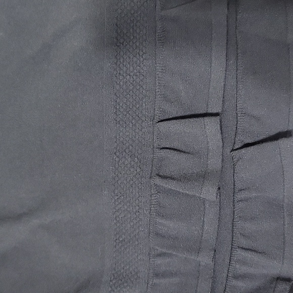 Still in good condition long sleeve top - Picture 10 of 10